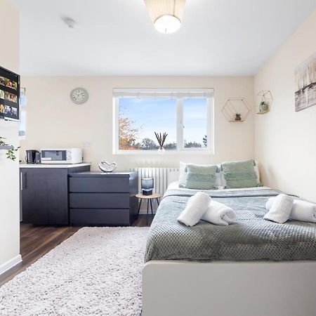 Twickenham Homes 埃尔沃斯 外观 照片