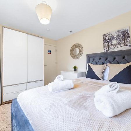 Twickenham Homes 埃尔沃斯 外观 照片
