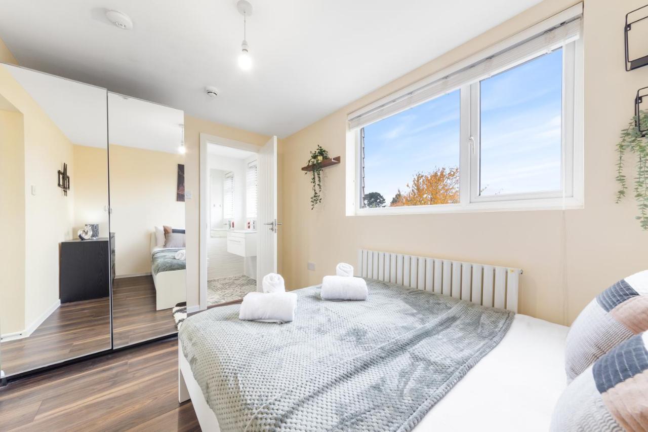 Twickenham Homes 埃尔沃斯 外观 照片