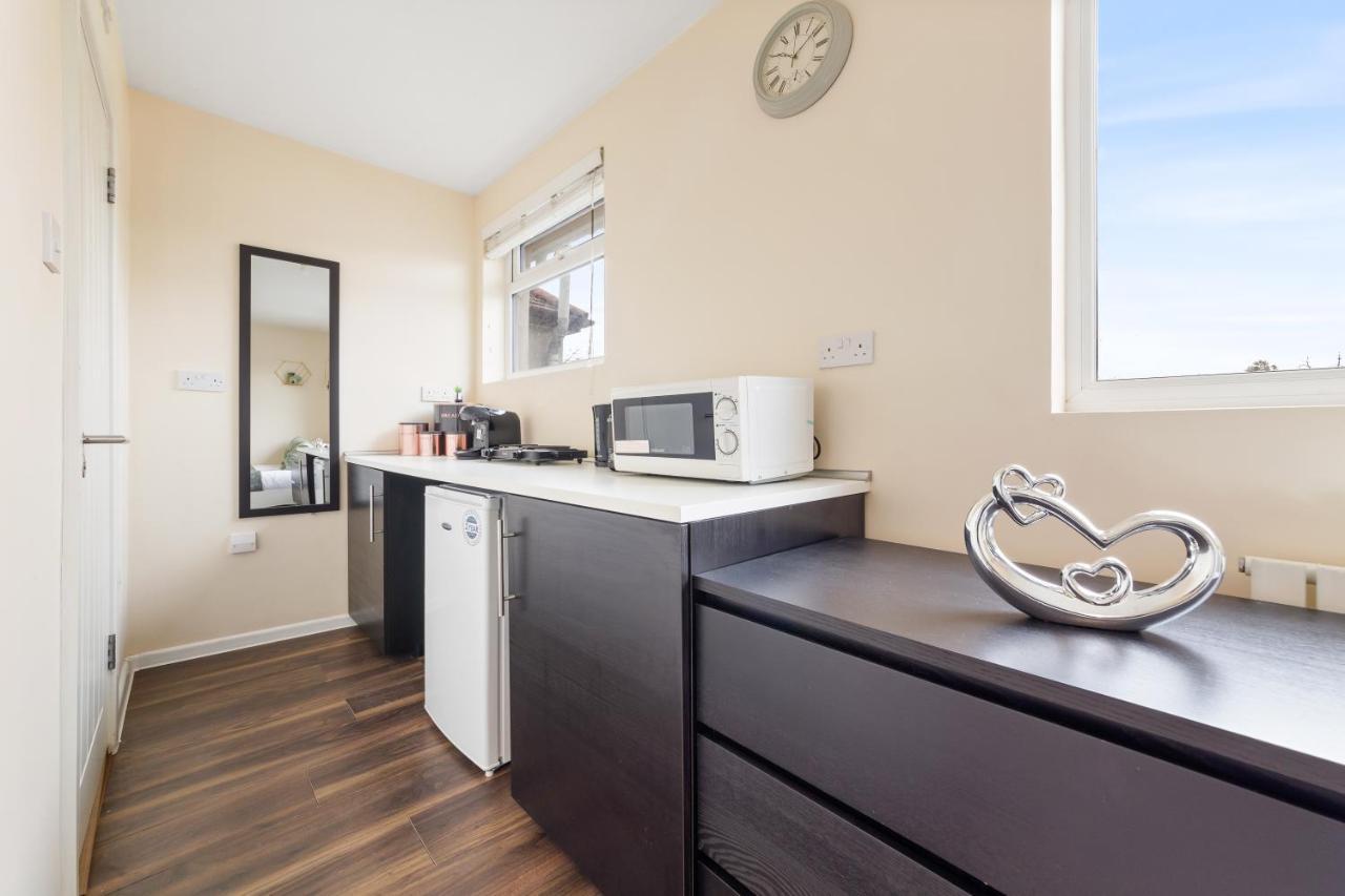 Twickenham Homes 埃尔沃斯 外观 照片