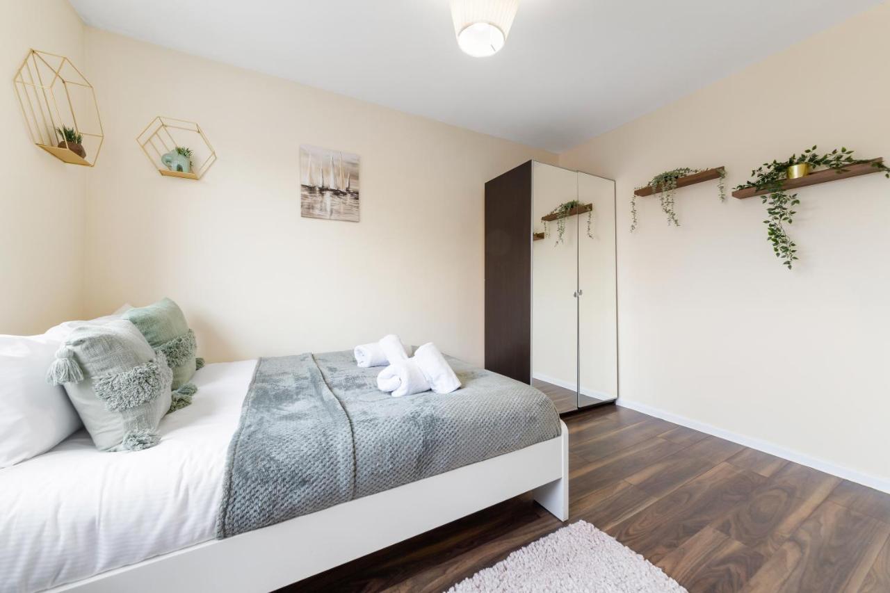 Twickenham Homes 埃尔沃斯 外观 照片