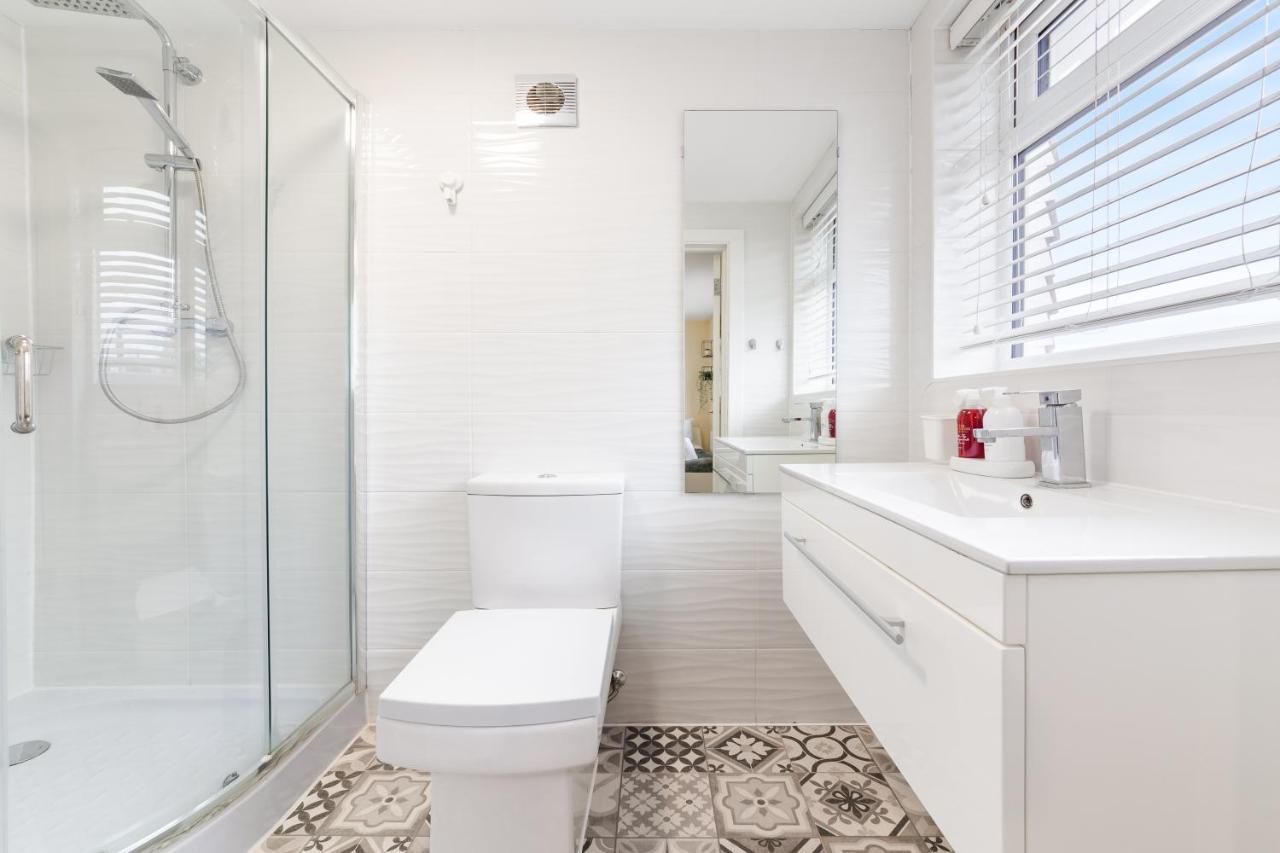 Twickenham Homes 埃尔沃斯 外观 照片