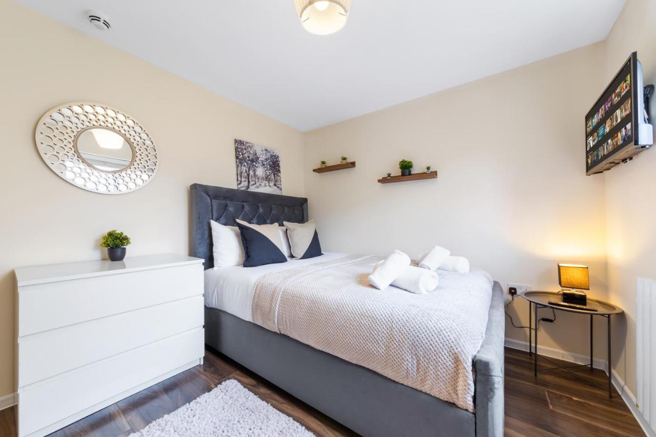 Twickenham Homes 埃尔沃斯 外观 照片
