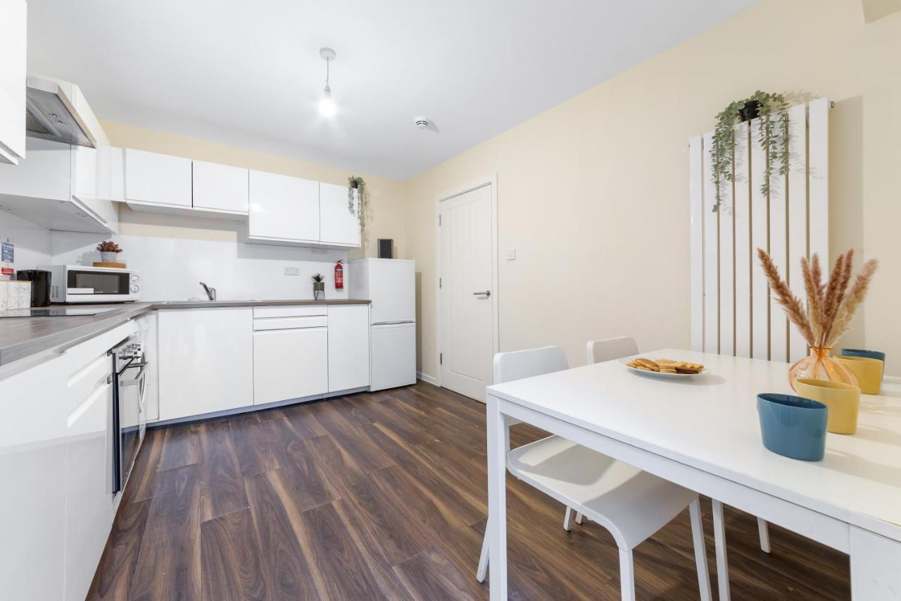 Twickenham Homes 埃尔沃斯 外观 照片