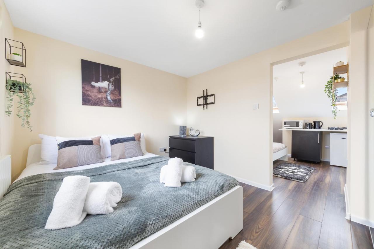 Twickenham Homes 埃尔沃斯 外观 照片