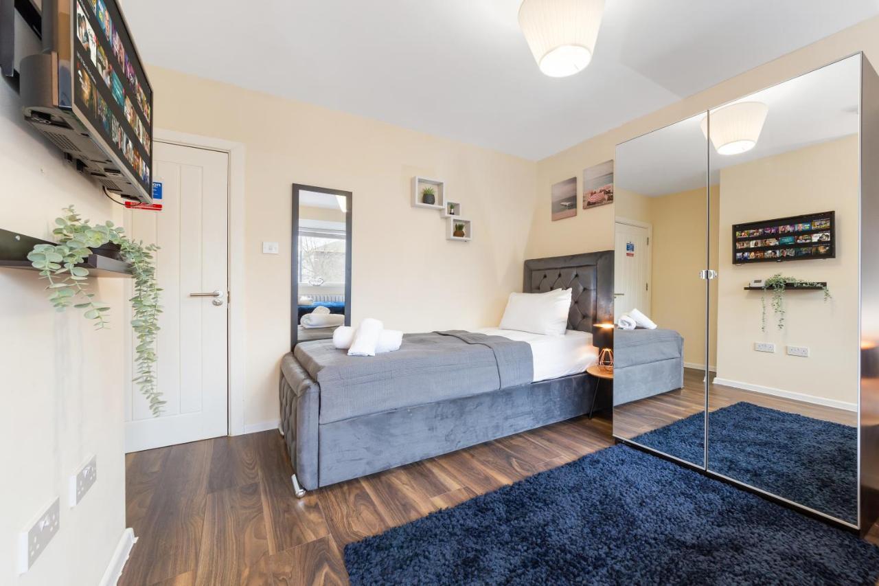 Twickenham Homes 埃尔沃斯 外观 照片