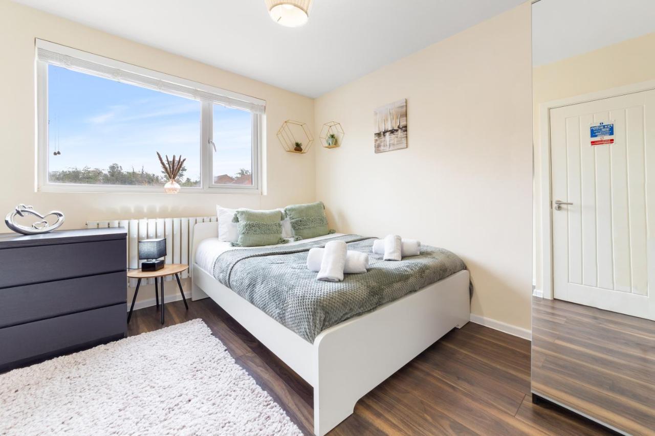 Twickenham Homes 埃尔沃斯 外观 照片