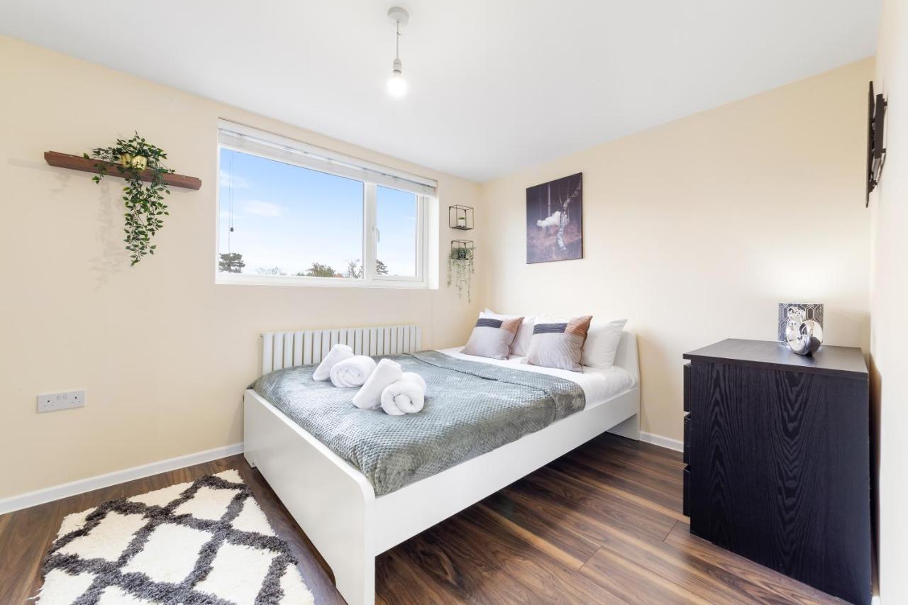 Twickenham Homes 埃尔沃斯 外观 照片