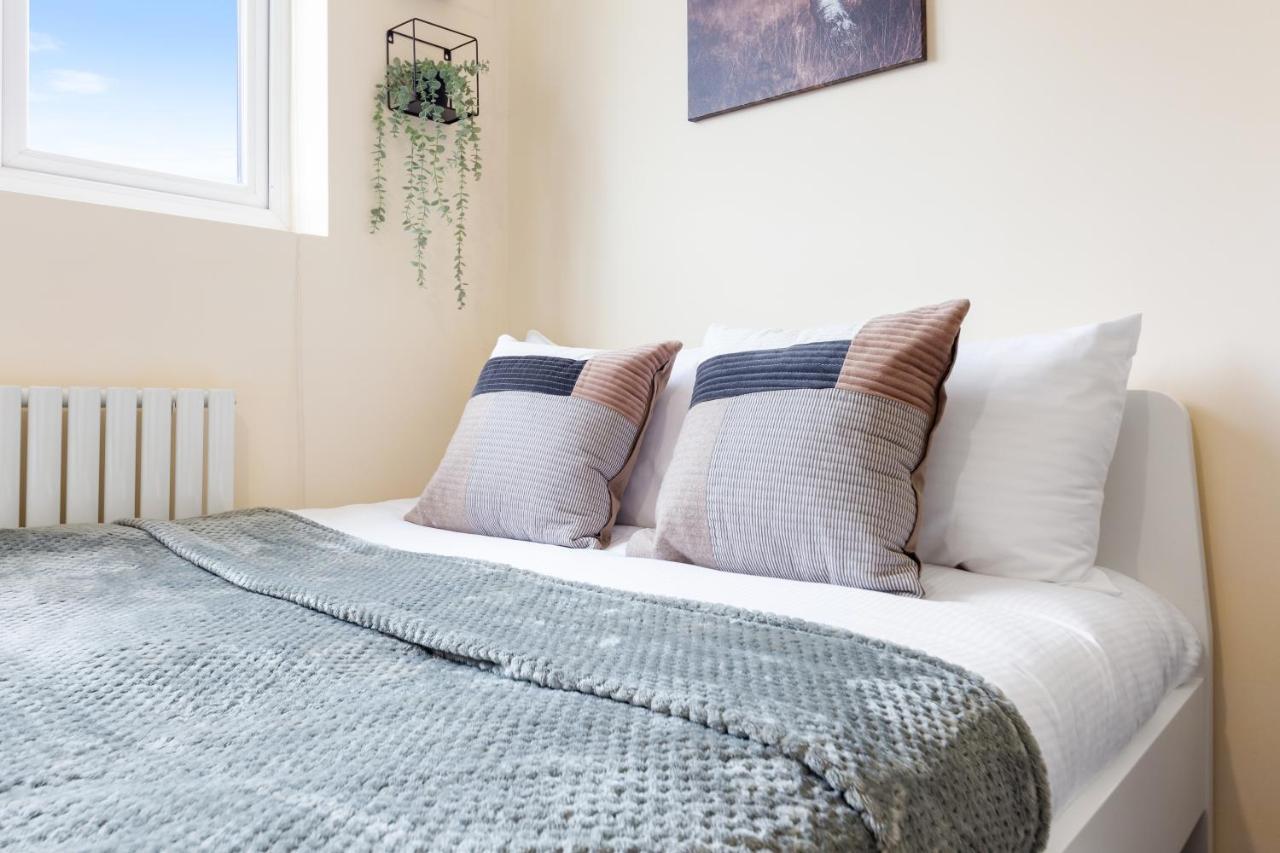 Twickenham Homes 埃尔沃斯 外观 照片