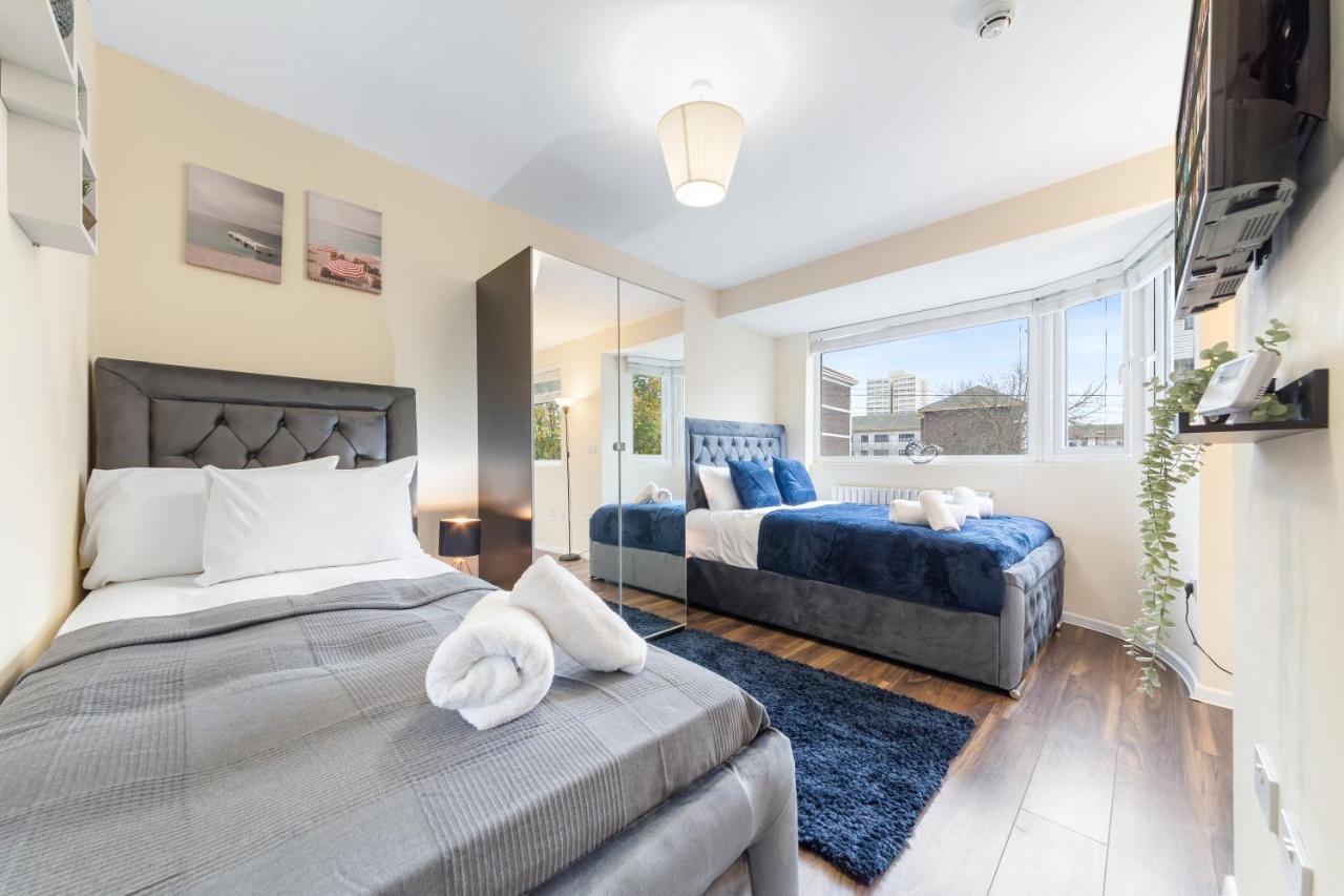 Twickenham Homes 埃尔沃斯 外观 照片